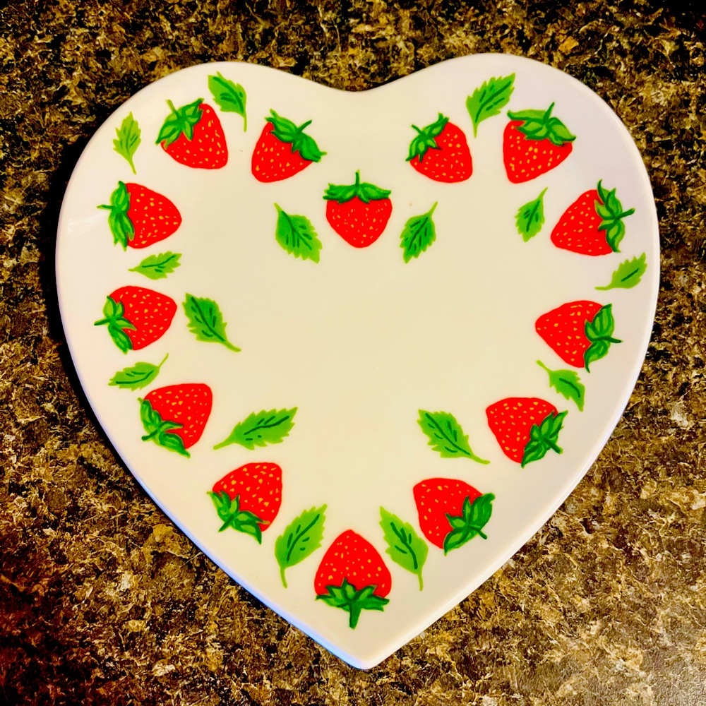 Vintage Williams-Sonoma Heart Shaped Strawberry Plate